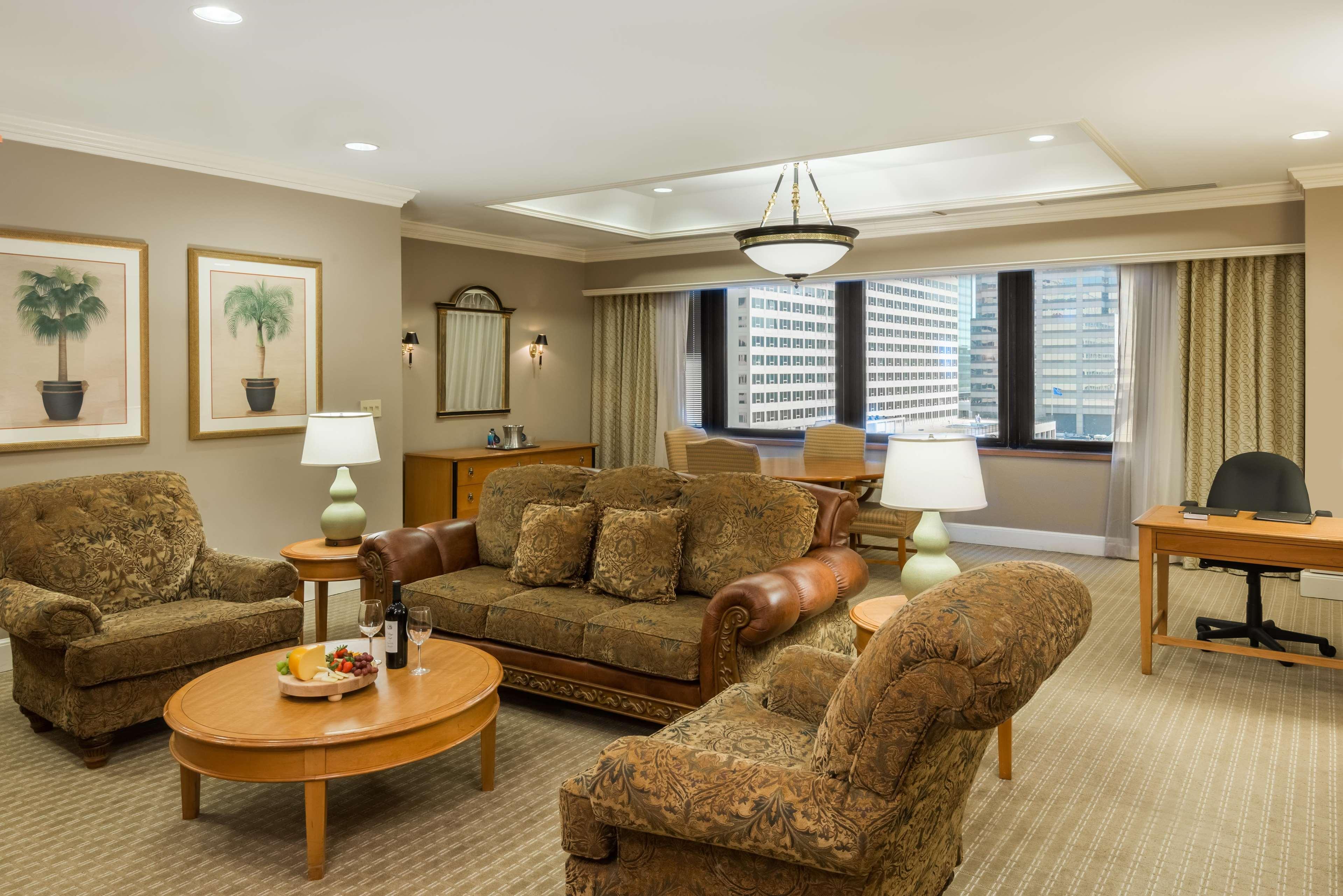 Hilton Indianapolis Hotel & Suites Exterior foto